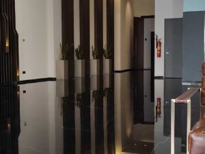 کفسابی و براقیت آینه‌ای مرمریت مشکی (پروژه ولنجک)