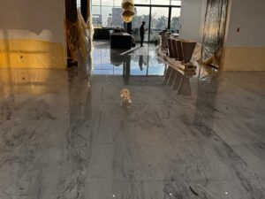 کفسابی و براقیت آینه‌ای مرمریت سفید و طوسی (پروژه فرمانیه)